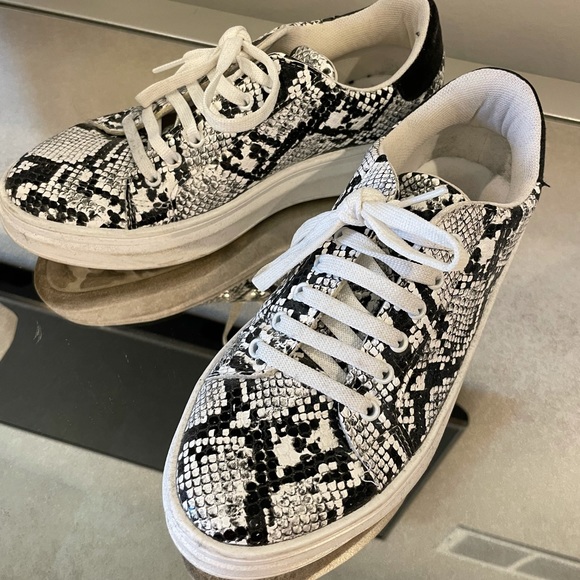 Snake print black & white sneakers - Picture 2 of 6